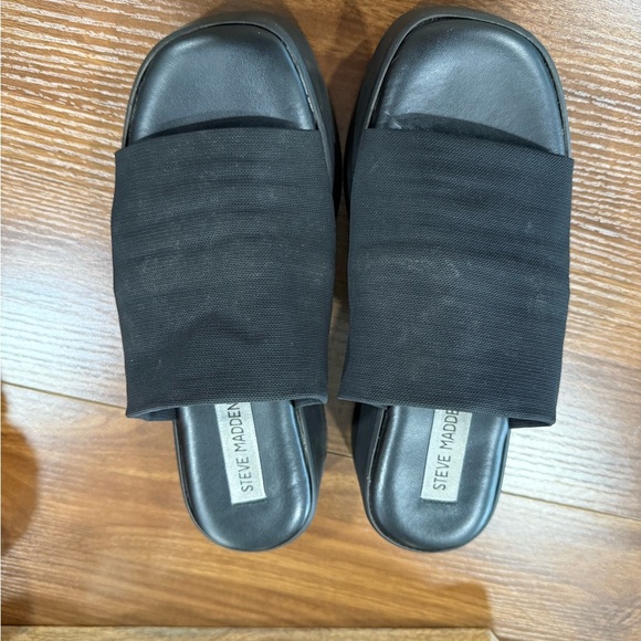 Steve Madden Shoes - Steve Madden slinky 30 sandal